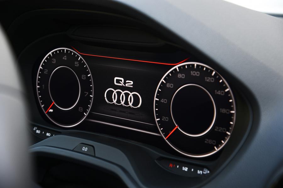 Панель приборов Audi Q2 TFSI S-Line 2017 года  (ZA) (фото 21 из 30)